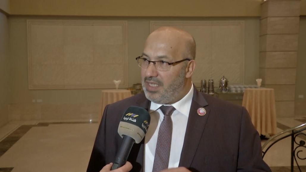 النجار نعمل على تجهيز غرف العزل والعناية وستكون جاهزة في غضون أيام النجار نعمل على تجهيز غرف العزل والعناية وستكون جاهزة في غضون أيام